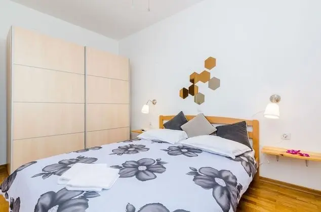 Apart Daire (One Bedroom Apartment with Balcony an)