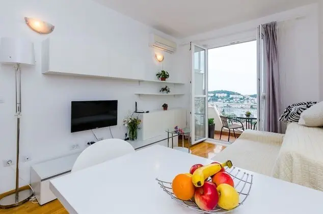 Apart Daire (One Bedroom Apartment with Balcony an)