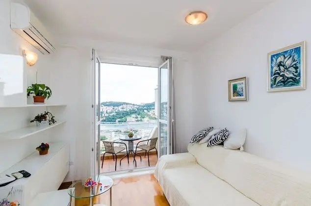 Apart Daire (One Bedroom Apartment with Balcony an)