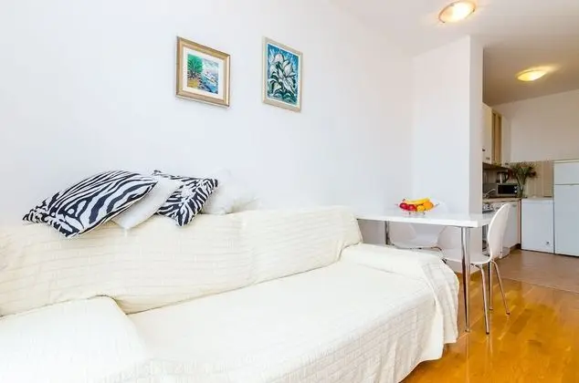 Apart Daire (One Bedroom Apartment with Balcony an)