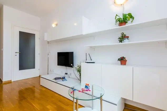 Apart Daire (One Bedroom Apartment with Balcony an)