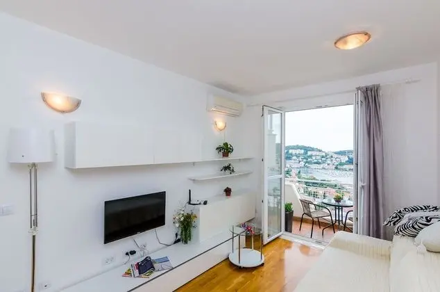 Apart Daire (One Bedroom Apartment with Balcony an)