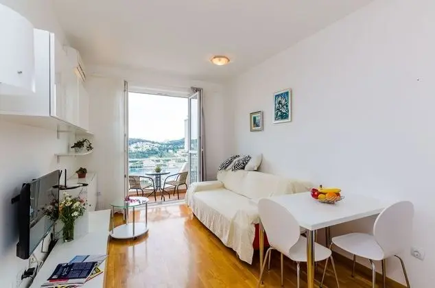 Apart Daire (One Bedroom Apartment with Balcony an)