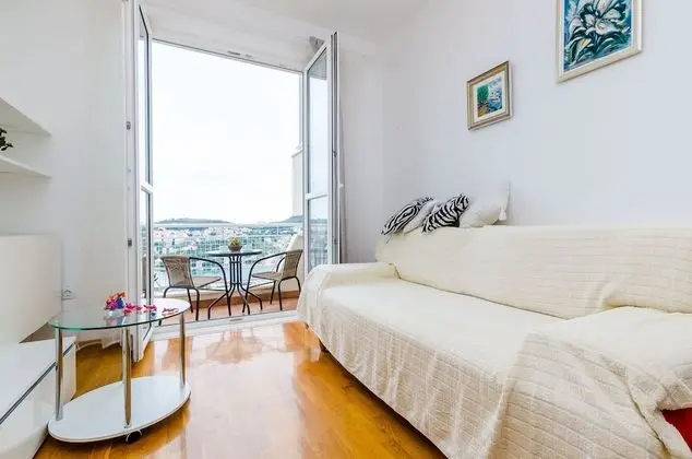 Apart Daire (One Bedroom Apartment with Balcony an)