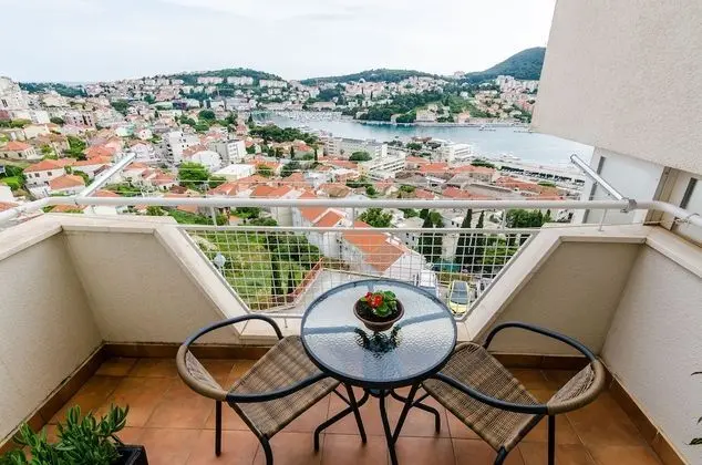 Apart Daire (One Bedroom Apartment with Balcony an)