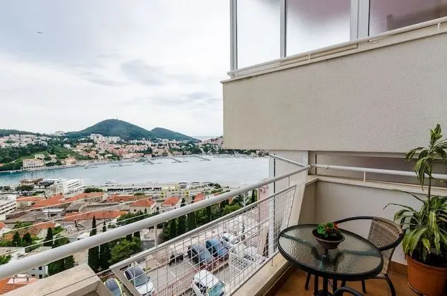 Apart Daire (One Bedroom Apartment with Balcony an)