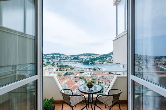 Apart Daire (One Bedroom Apartment with Balcony an)