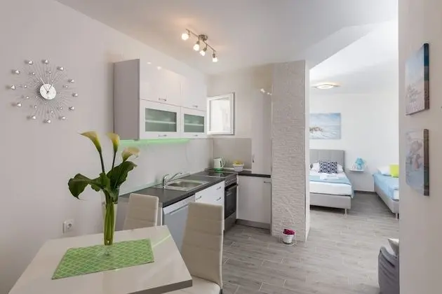 Stüdyo (Studio Apartment with City View)