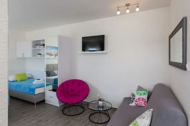 Stüdyo (Studio Apartment with City View)
