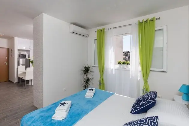 Stüdyo (Studio Apartment with City View)