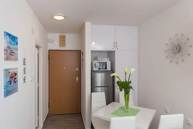 Stüdyo (Studio Apartment with City View)