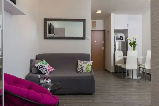Stüdyo (Studio Apartment with City View)