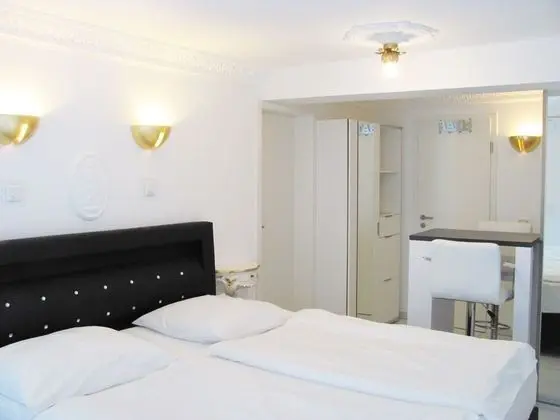 Comfort Tek Büyük Yataklı Oda, Özel Banyo, Avlu Manzaralı (2)