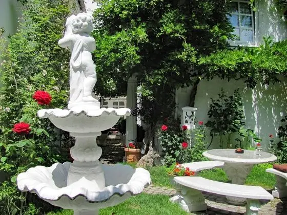 Comfort Tek Büyük Yataklı Oda, Özel Banyo, Avlu Manzaralı (2)