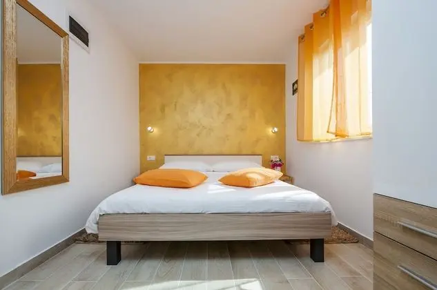 Stüdyo (Orange)