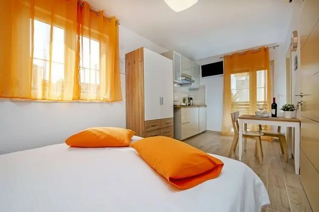 Stüdyo (Orange)
