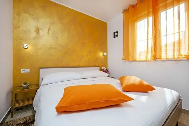 Stüdyo (Orange)
