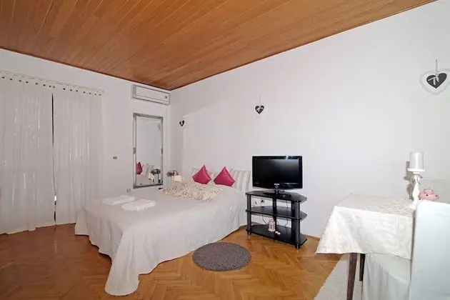 Stüdyo (Studio with Balcony)