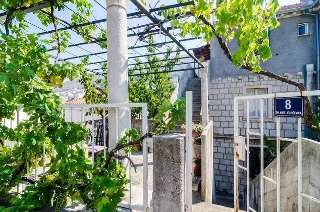 Stüdyo (Studio Apartment with City View)