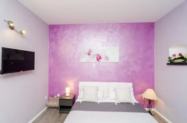 Stüdyo (Studio Apartment with City View)