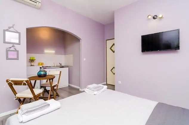 Stüdyo (Studio Apartment with City View)