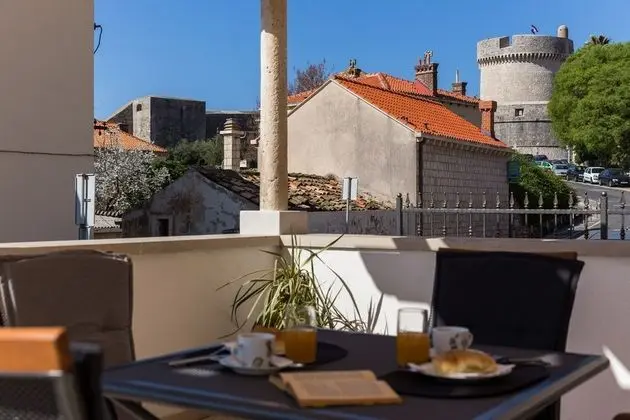 Stüdyo (Studio Apartment with Terrace and Sea)