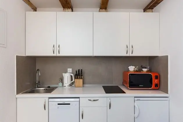 Stüdyo (Studio Apartment with Terrace and Sea)