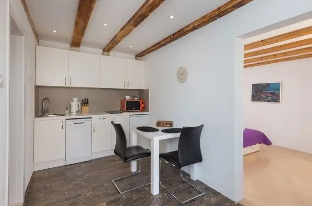 Stüdyo (Studio Apartment with Terrace and Sea)