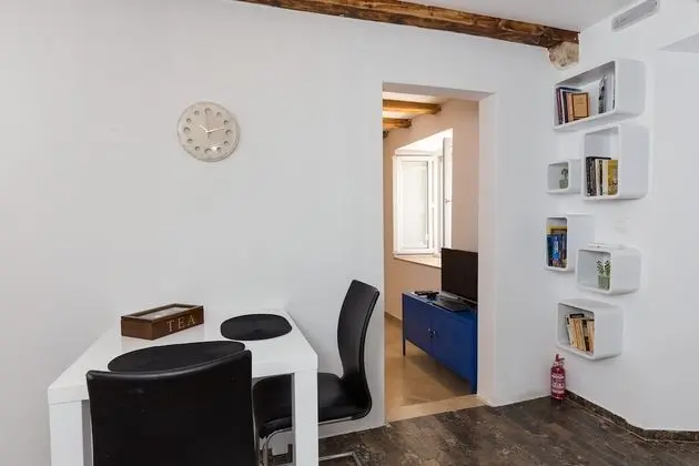 Stüdyo (Studio Apartment with Terrace and Sea)