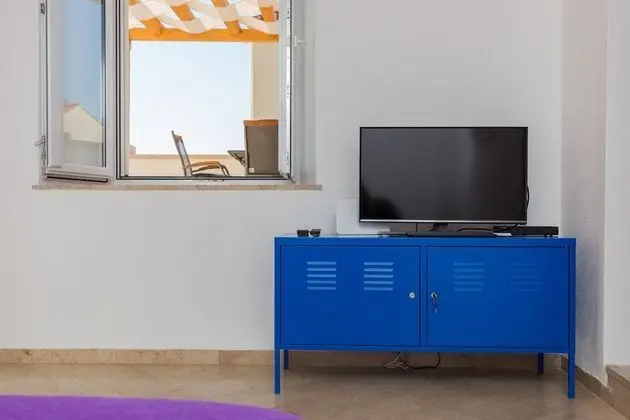 Stüdyo (Studio Apartment with Terrace and Sea)