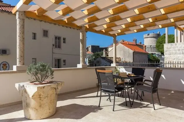 Stüdyo (Studio Apartment with Terrace and Sea)