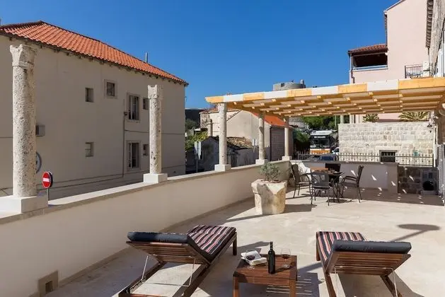 Stüdyo (Studio Apartment with Terrace and Sea)