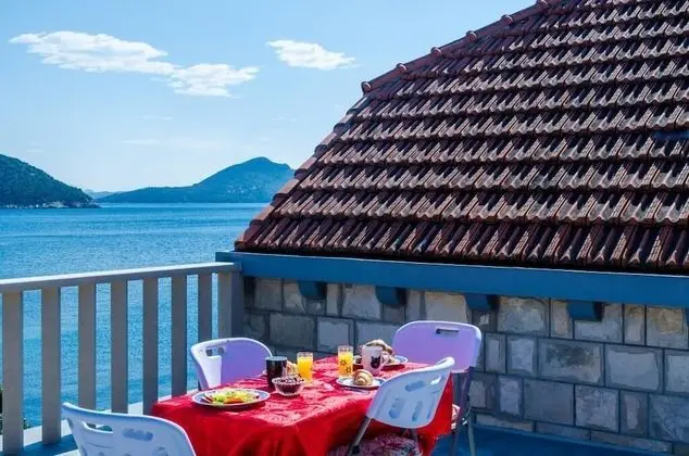 Stüdyo (Studio Apt with Terrace and Sea View)