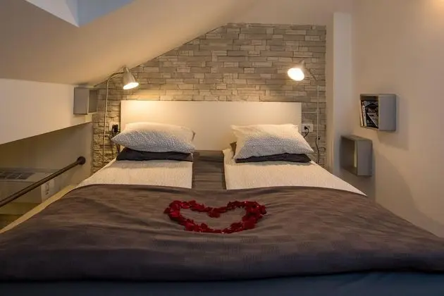Stüdyo (Studio Apartment with Hot Tub)