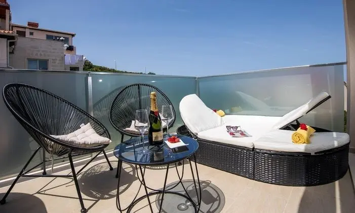 Stüdyo (Studio Apartment with Hot Tub)