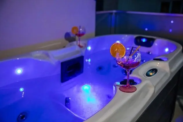 Stüdyo (Studio Apartment with Hot Tub)