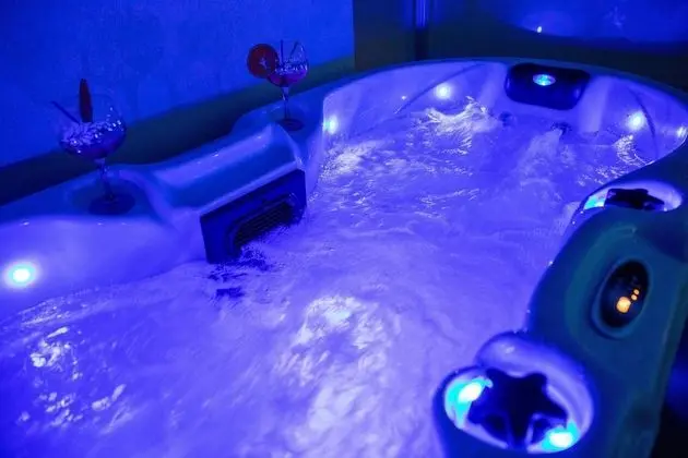 Stüdyo (Studio Apartment with Hot Tub)
