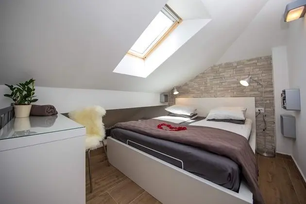 Stüdyo (Studio Apartment with Hot Tub)