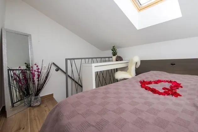 Stüdyo (Studio Apartment with Hot Tub)