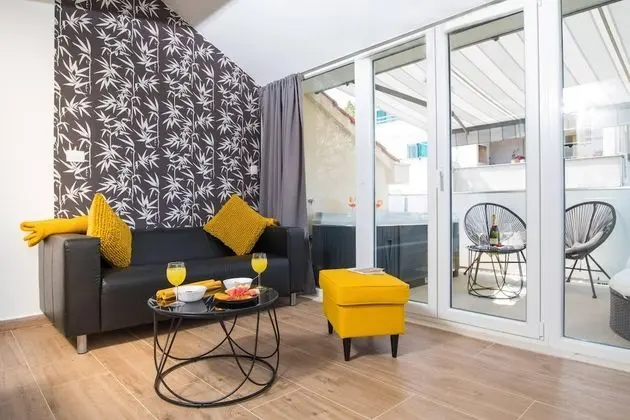 Stüdyo (Studio Apartment with Hot Tub)