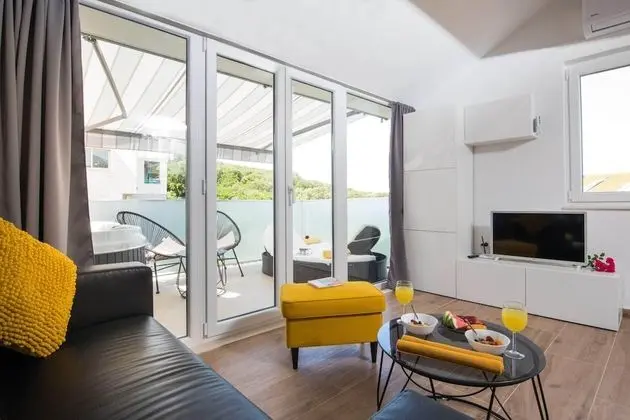 Stüdyo (Studio Apartment with Hot Tub)