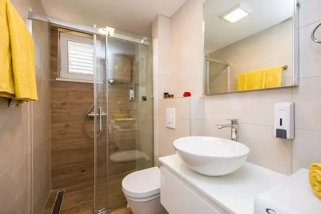 Stüdyo (Studio Apartment with Hot Tub)