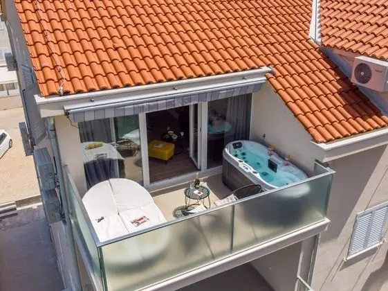 Stüdyo (Studio Apartment with Hot Tub)