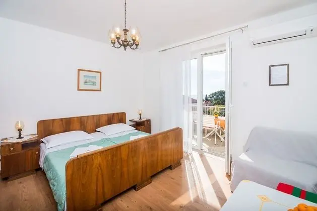 Stüdyo (Studio Apartment with Balcony)