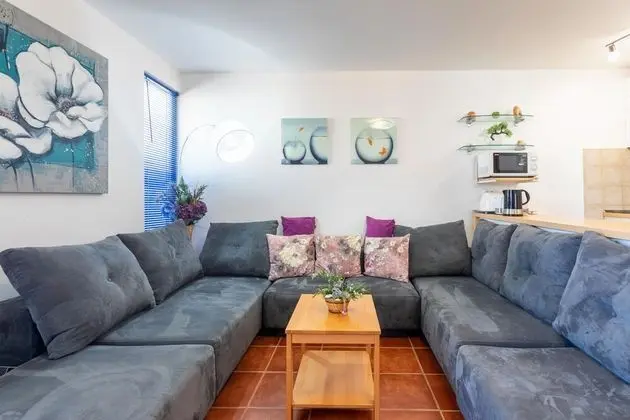 Apart Daire (Two Bedroom Apartment with Balcony)