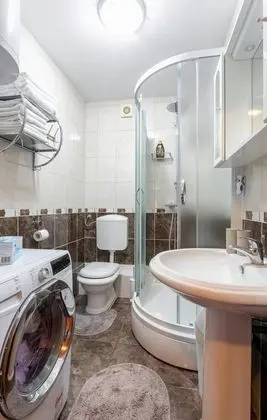 Apart Daire (Two Bedroom Apartment with Balcony)