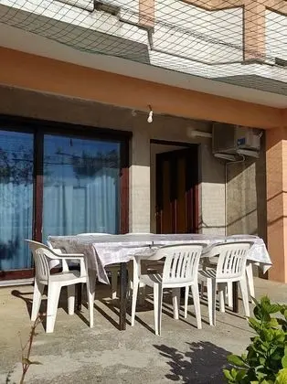 Basic Apart Daire, 1 Yatak Odası, Teras, Bahçe Manzaralı