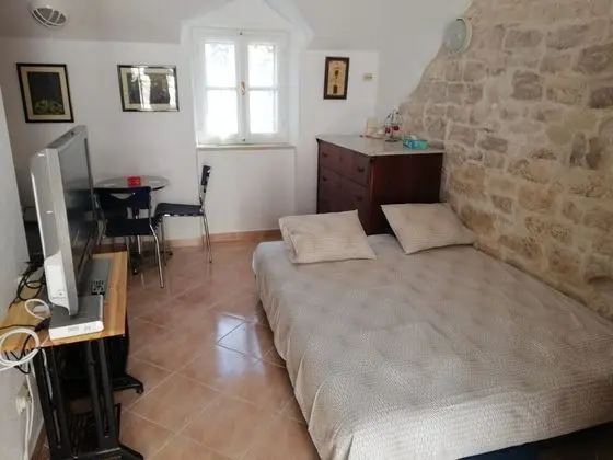 Stüdyo (Studio Apartment with Terrace)