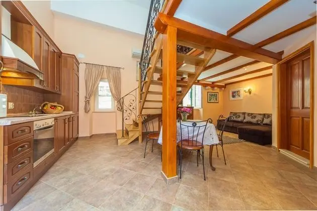Royal Apart Daire, 1 Büyük (Queen) Boy Yatak ve Çekyat (Apartments Amoret - Royal One Bedroom)