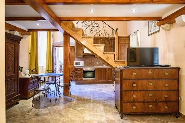 Royal Apart Daire, 1 Büyük (Queen) Boy Yatak ve Çekyat (Apartments Amoret - Royal One Bedroom)